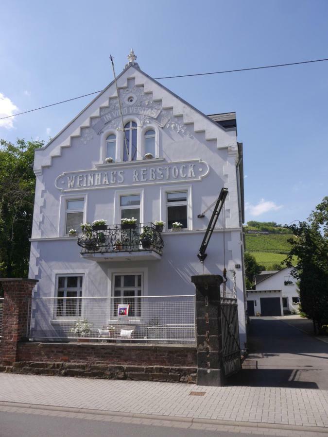 Altes Weingut Weinhaus Rebstock Apartment Winningen Bagian luar foto